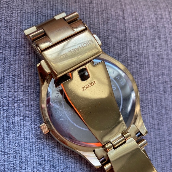 Gold Michael Kors watch - Picture 8 of 12